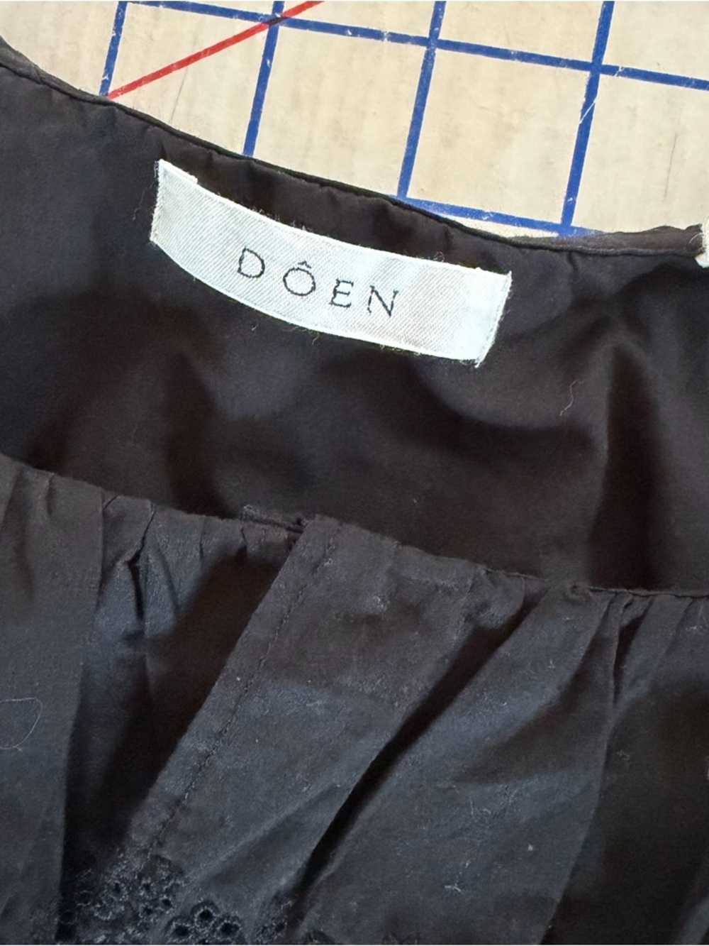 Doen Ruffled Eyelet Sample Top - Picture 6 of 7